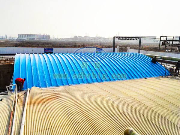 玻璃鋼污水池罩施工現(xiàn)場